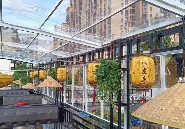 户外广告牌材质大比拼：哪种最耐用？