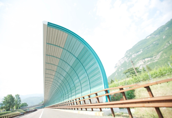 上海PC耐力板加工优势？